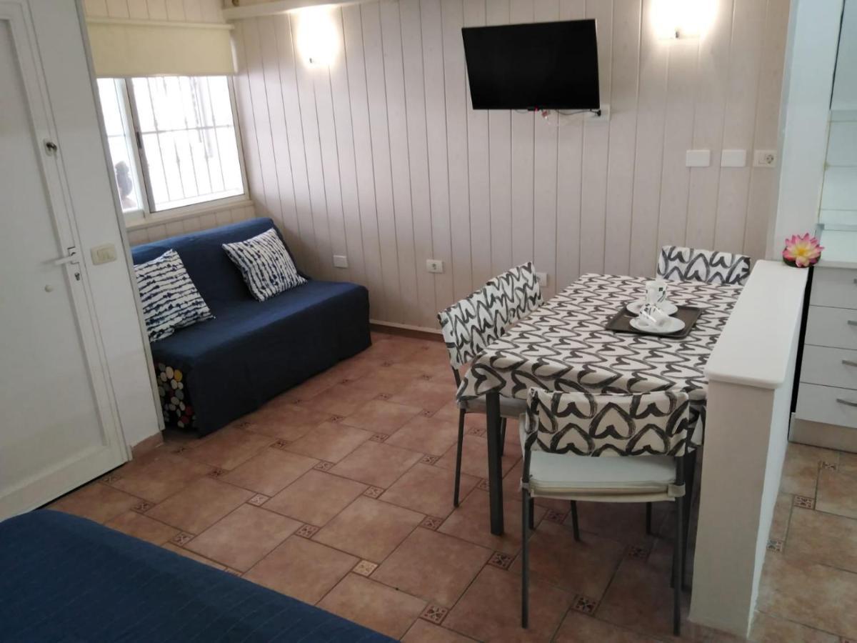 House Lilu - Luminoso Monolocale Apartamento Arona  Exterior foto